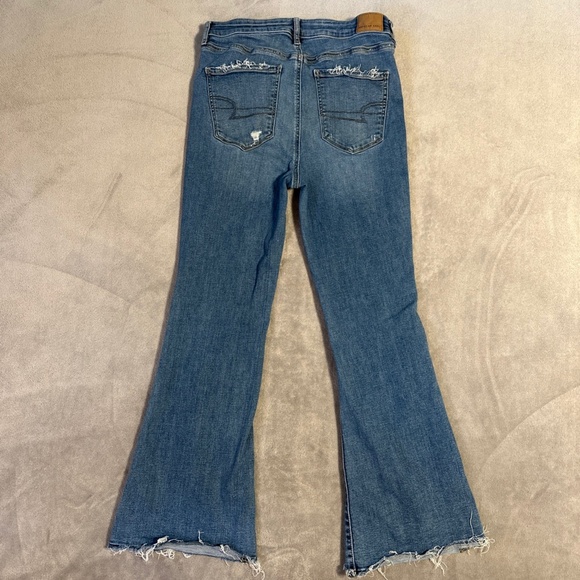 American Eagle Super Hi-Rise Flare Jeans Sz 8 Short Distressed Blue Boho Hippie - Picture 9 of 11